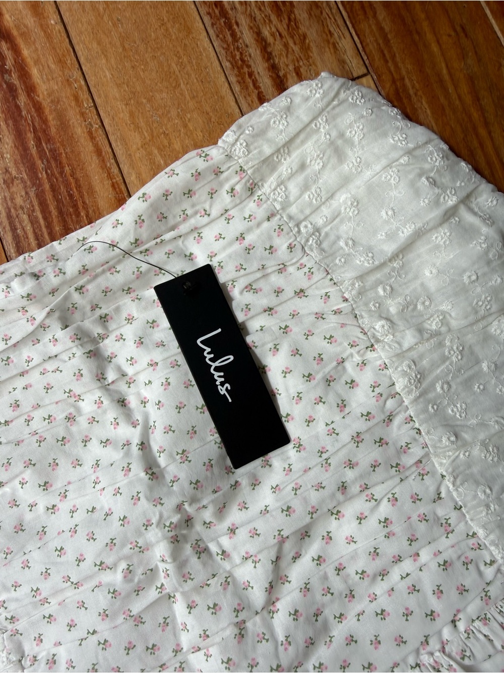 NEW WITH TAGS Lulus Bryony White Ditsy Floral Tiered Mini Skirt - Picture 4 of 6